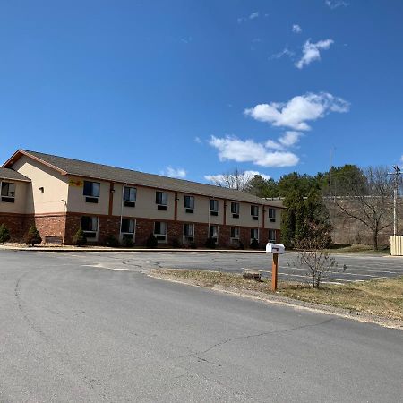 Super 8 By Wyndham Tilton/Lake Winnipesaukee Εξωτερικό φωτογραφία