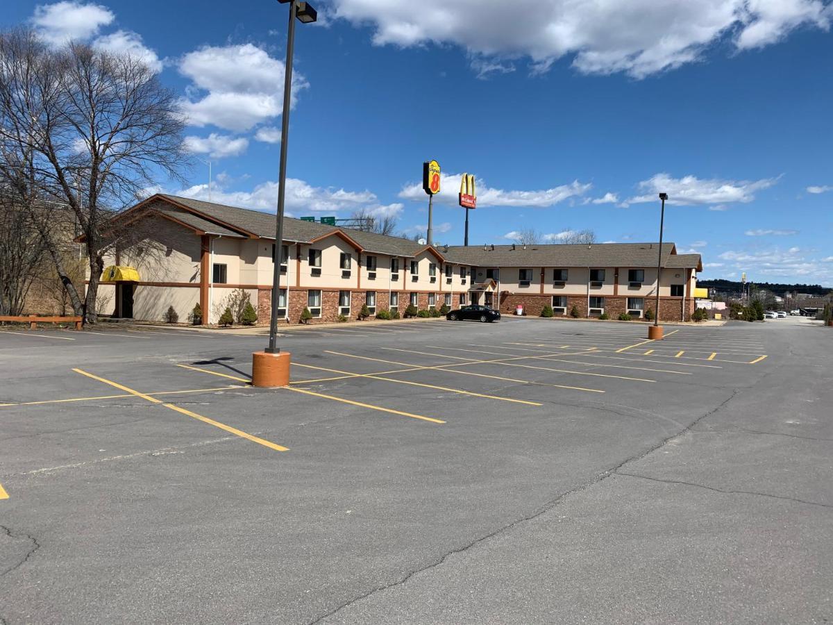 Super 8 By Wyndham Tilton/Lake Winnipesaukee Εξωτερικό φωτογραφία