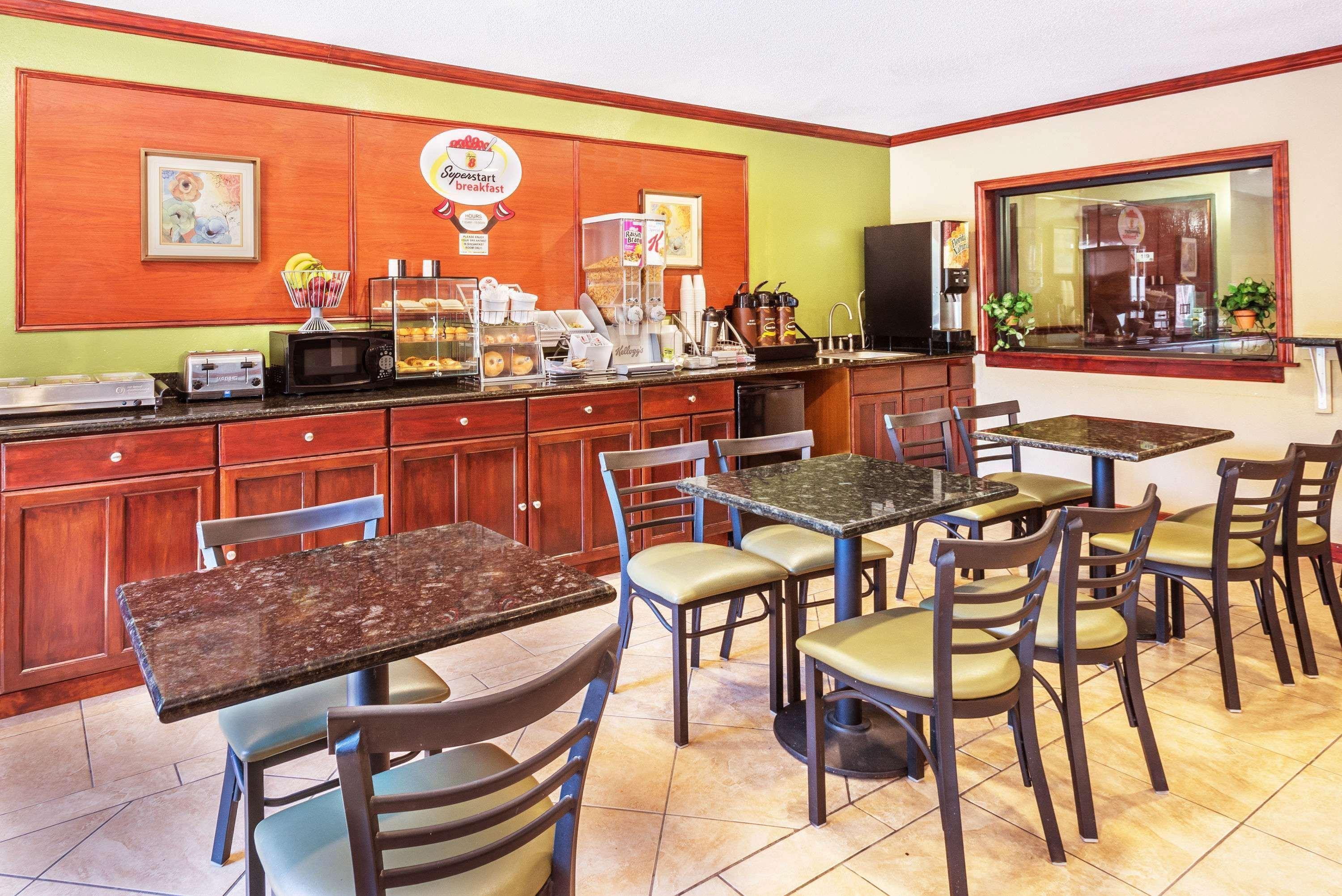 Super 8 By Wyndham Tilton/Lake Winnipesaukee Εξωτερικό φωτογραφία