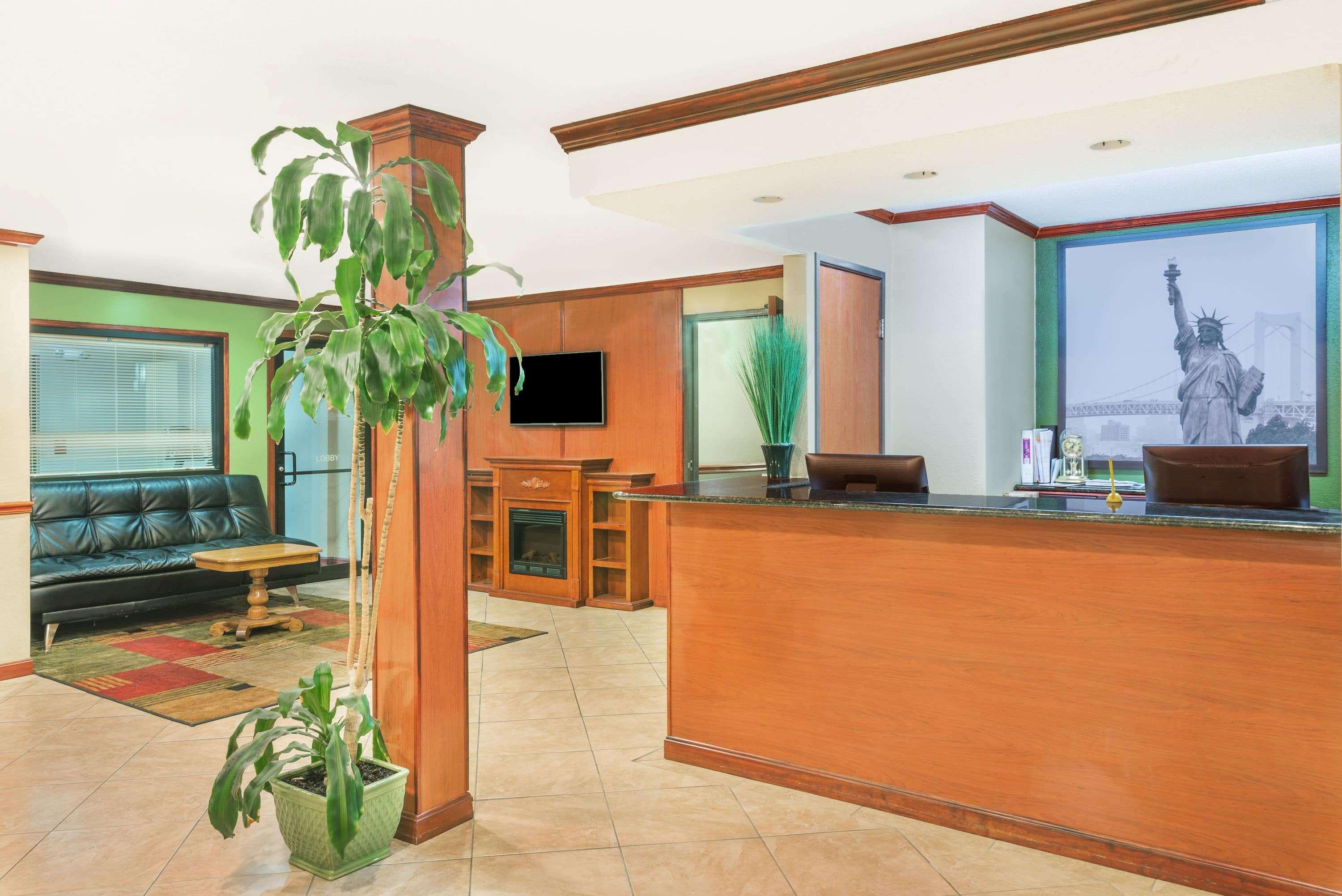 Super 8 By Wyndham Tilton/Lake Winnipesaukee Εξωτερικό φωτογραφία
