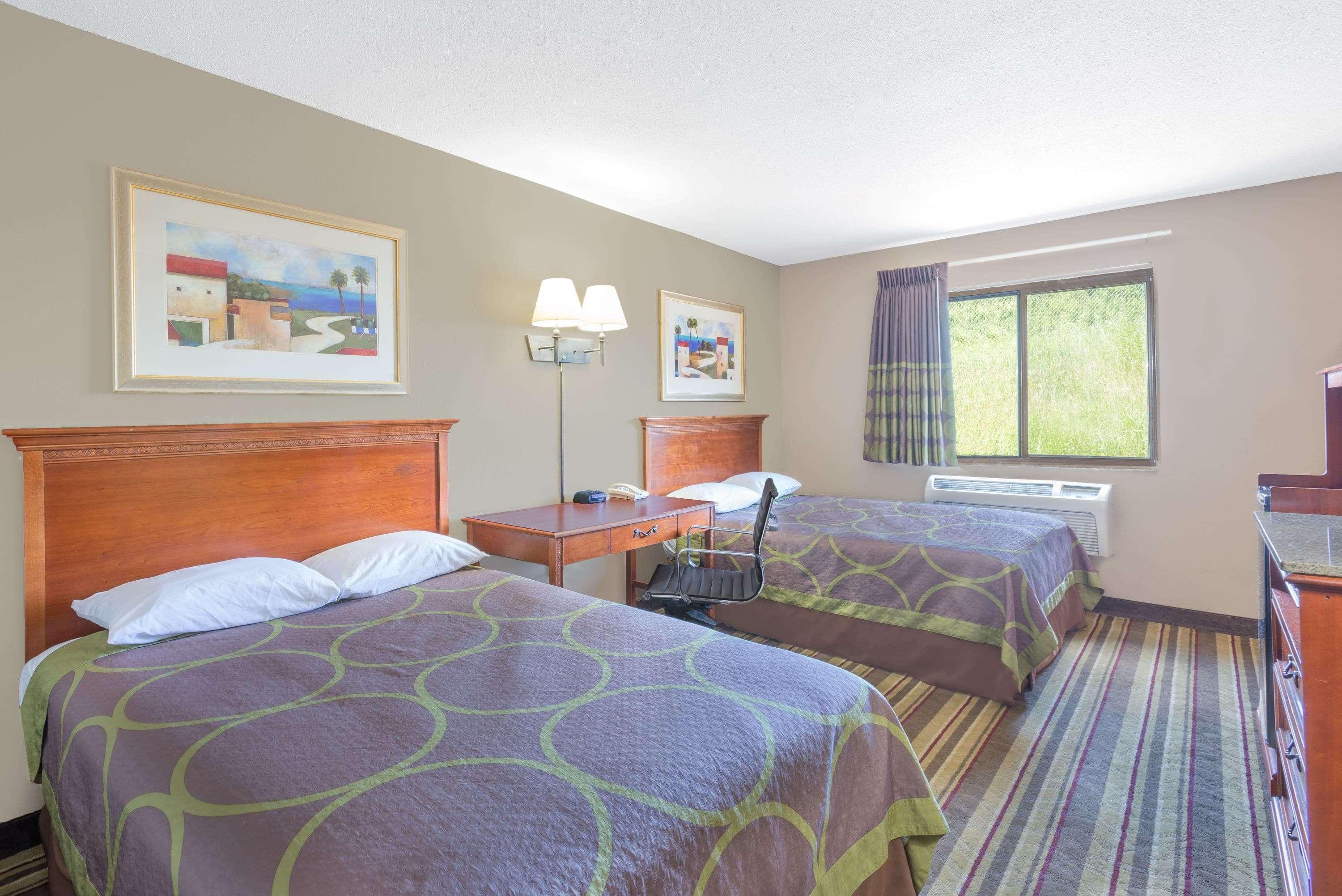 Super 8 By Wyndham Tilton/Lake Winnipesaukee Εξωτερικό φωτογραφία