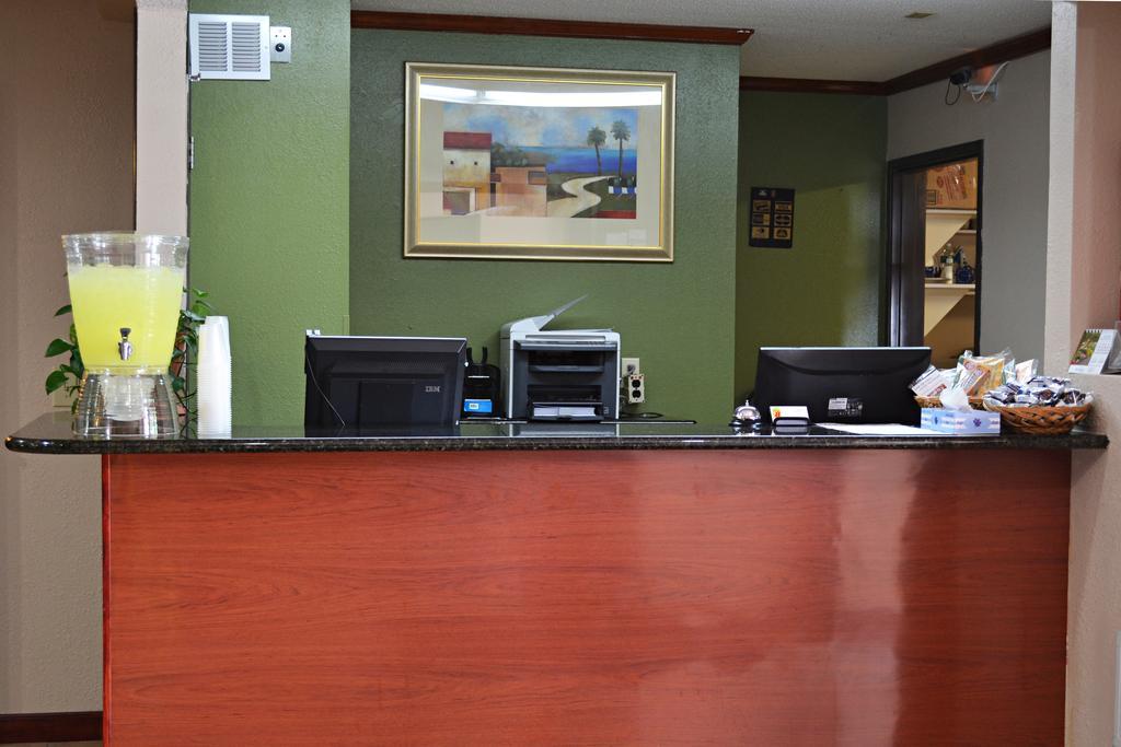 Super 8 By Wyndham Tilton/Lake Winnipesaukee Εξωτερικό φωτογραφία